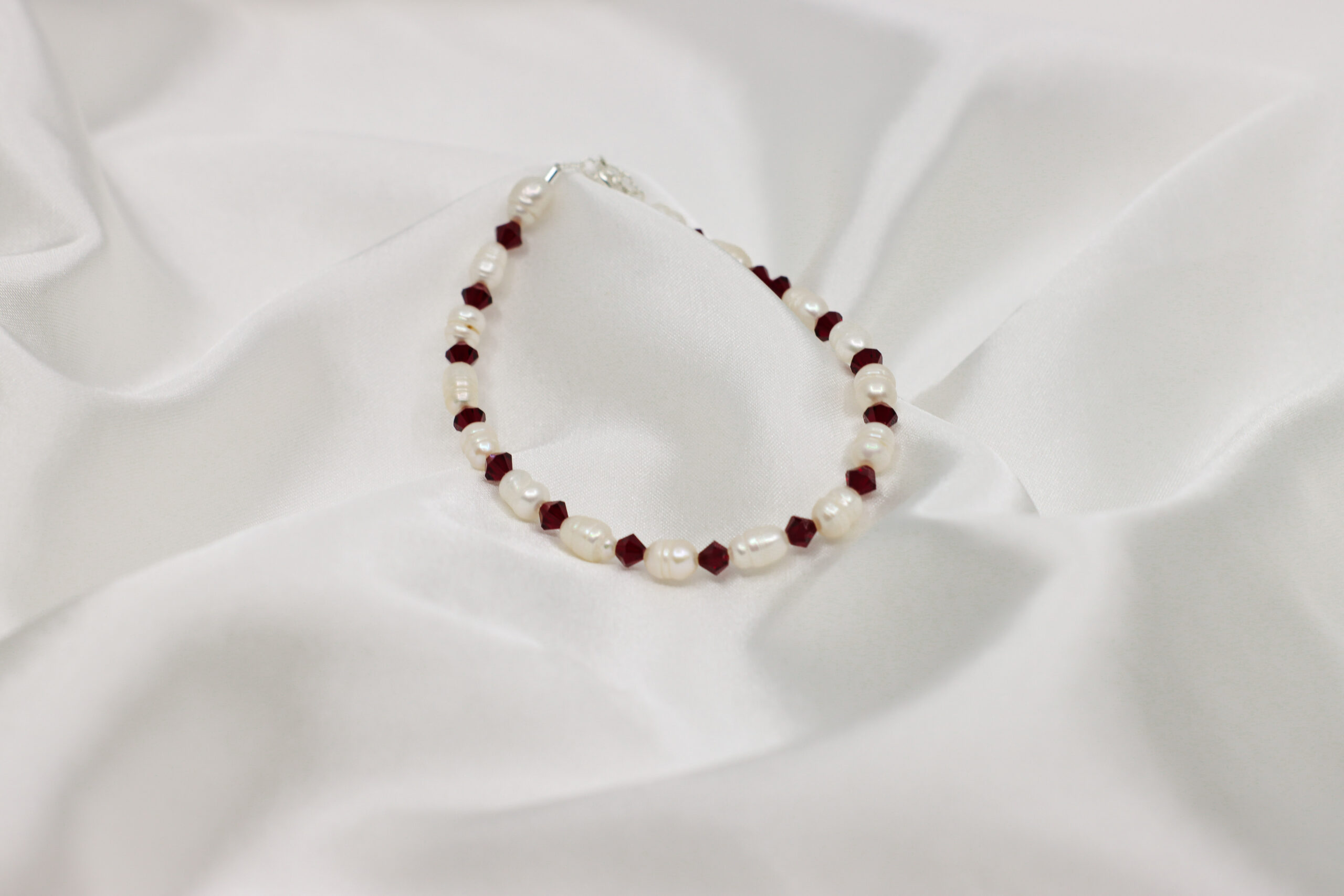 Home 8 Bratara „Crimson Pearl”