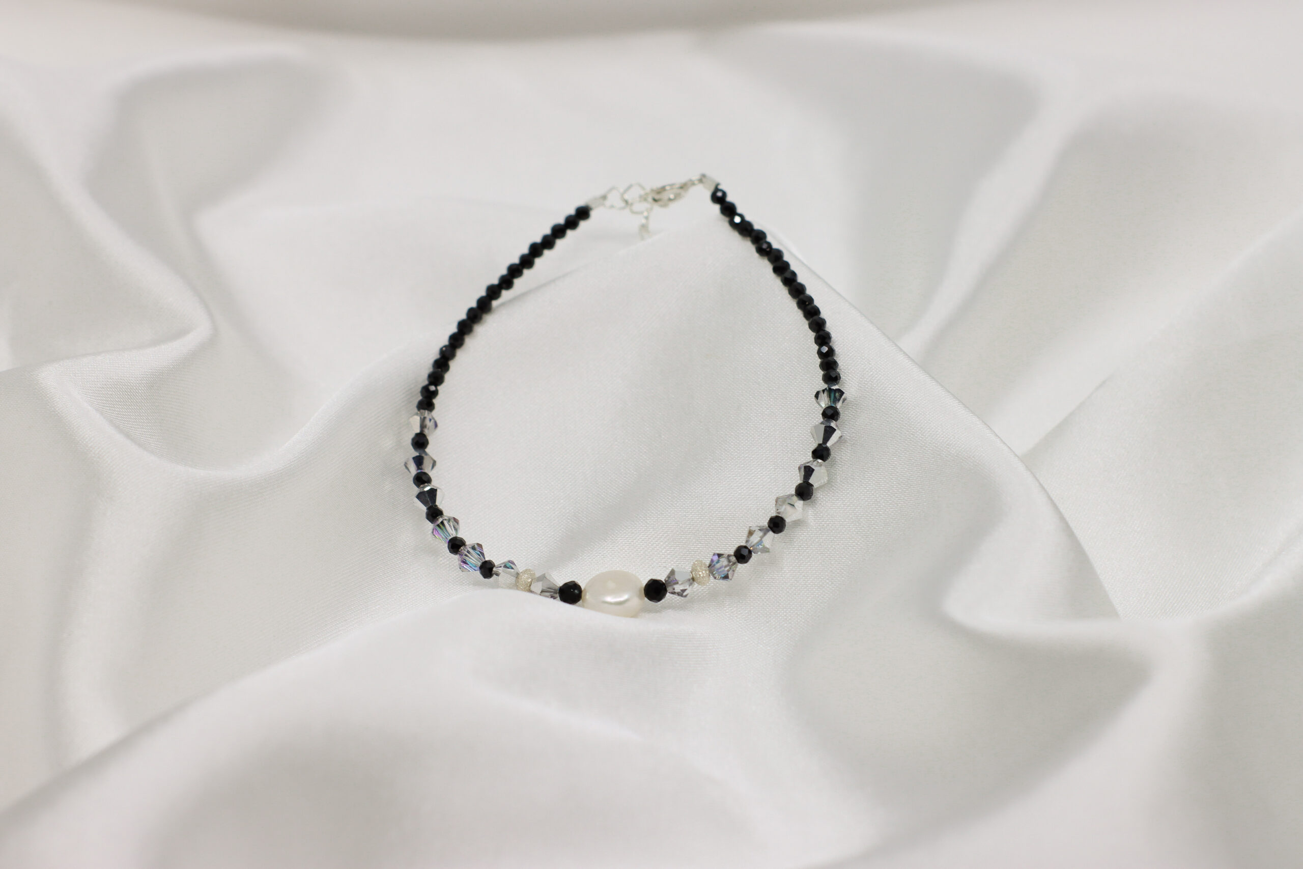 Home 7 Bratara „Midnight Elegance”